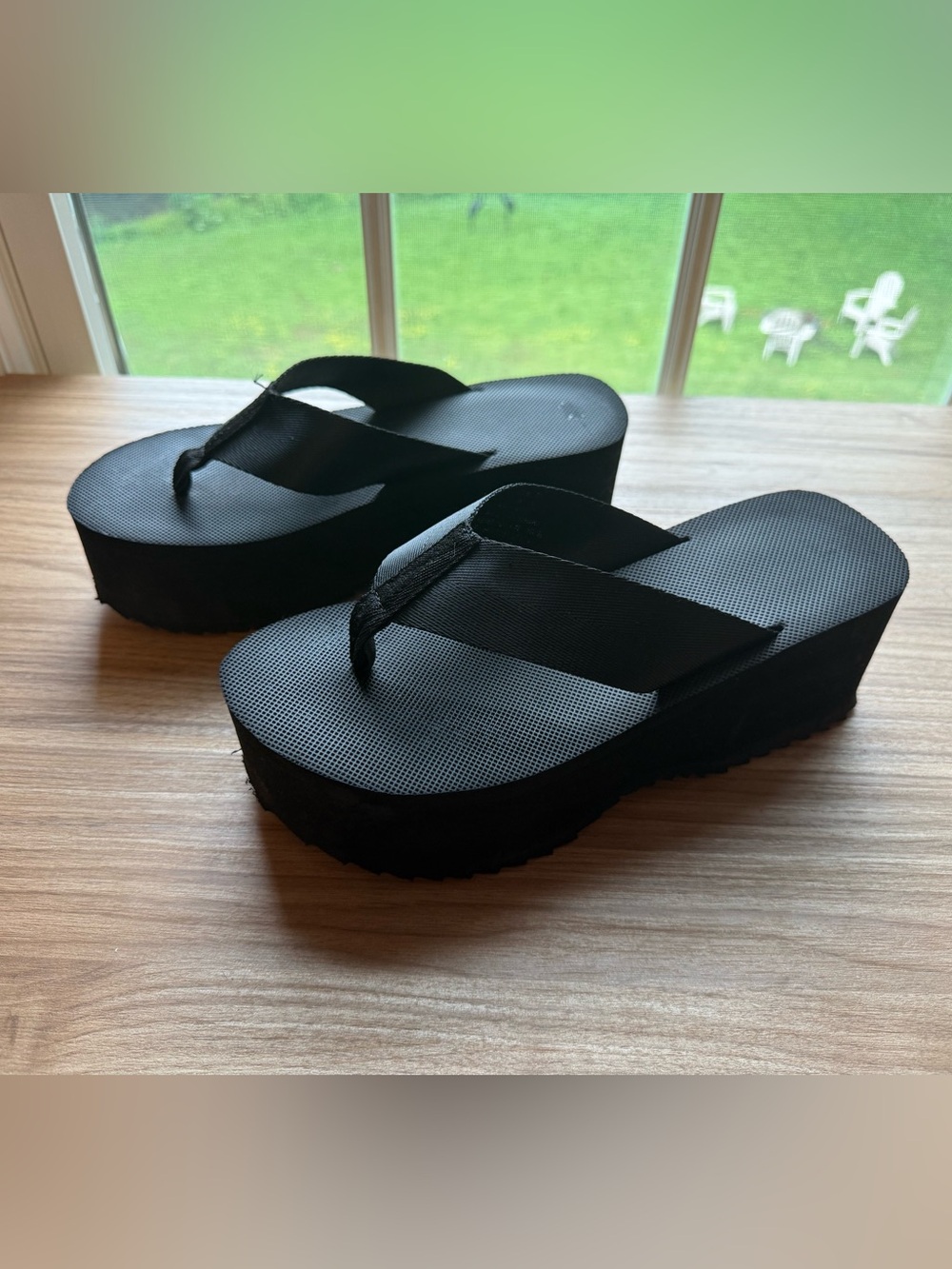 H&M Platform Flip-Flop Sandals in Black